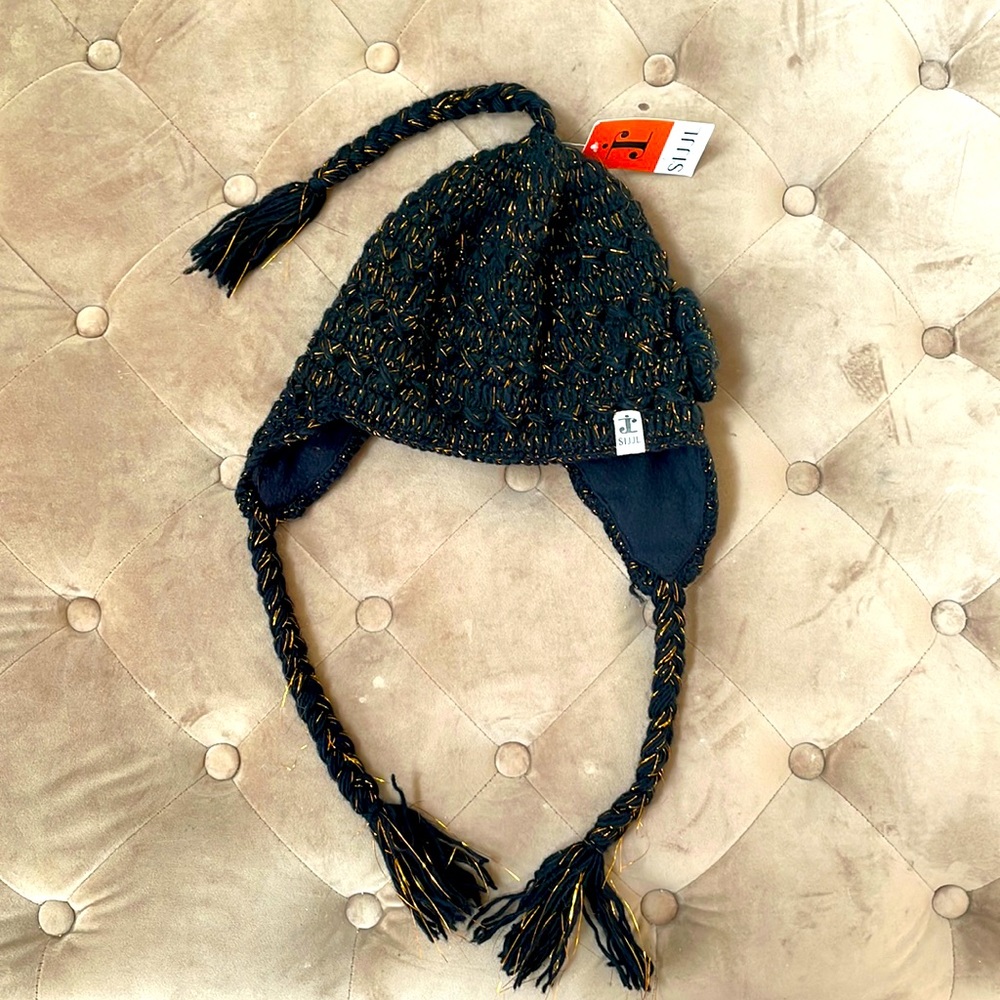 Super cute wool lined winter hat with ties
